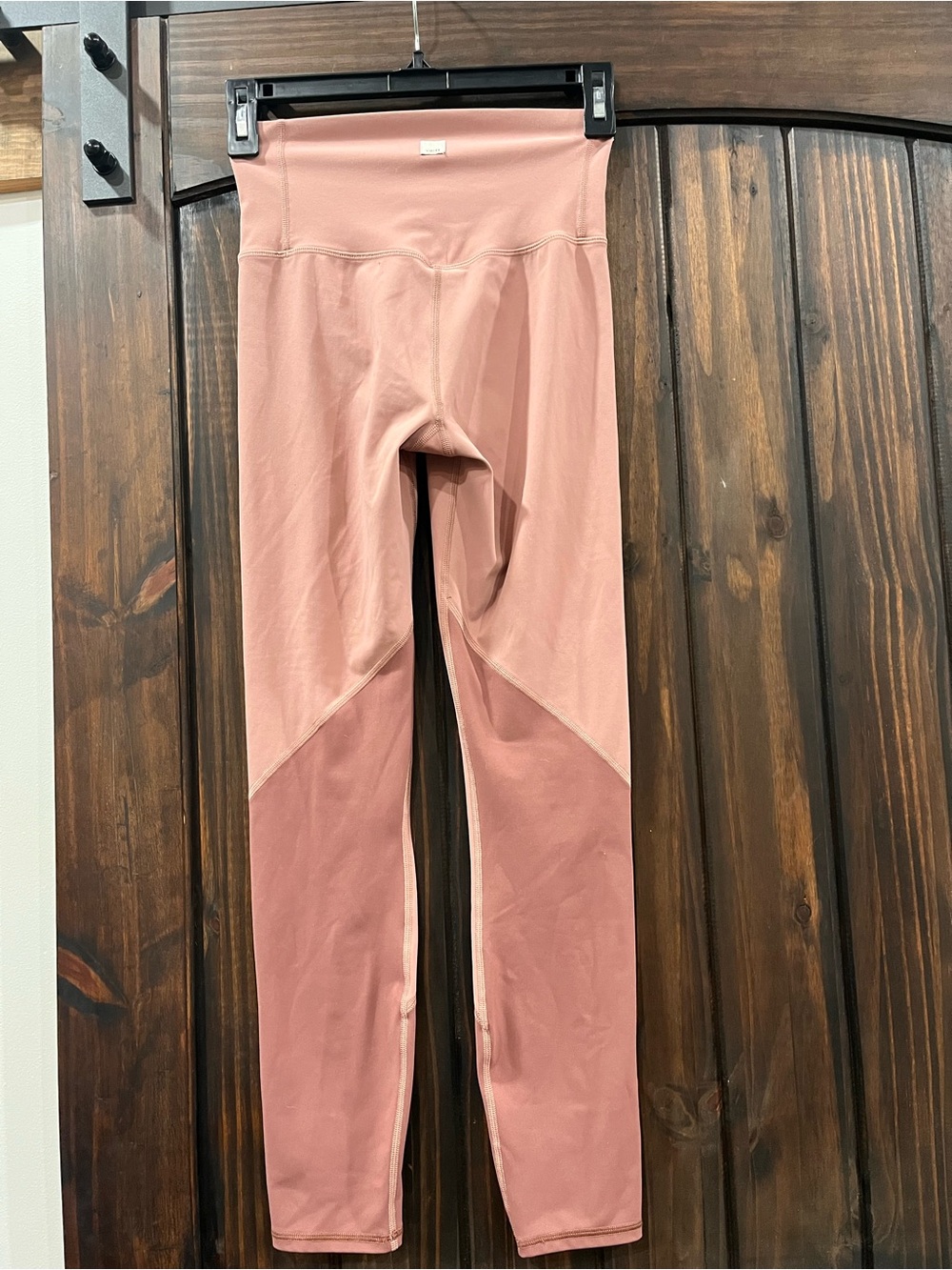 Vuori Women’s High Rise Blush Pink Colorblock Performance Leggings Size XS EUc